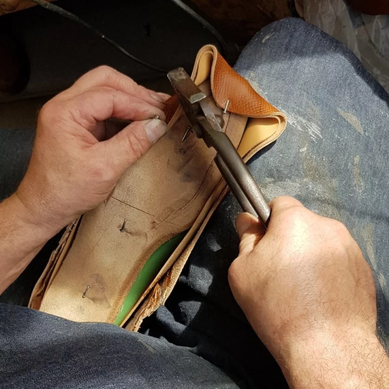 lasting shoes, chaussures sur mesure du Tailleur