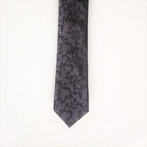 Cravate violette à motif noir