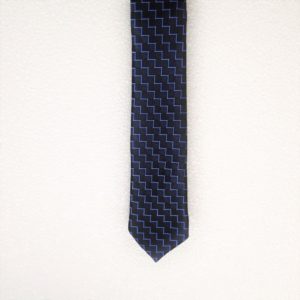 cravate noir à motif bleu