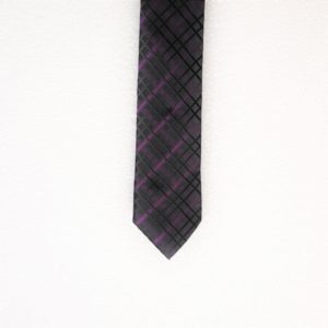 cravate noir à motifs violets
