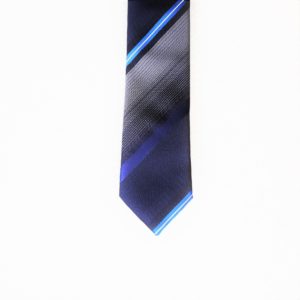 cravate bleue à motifs